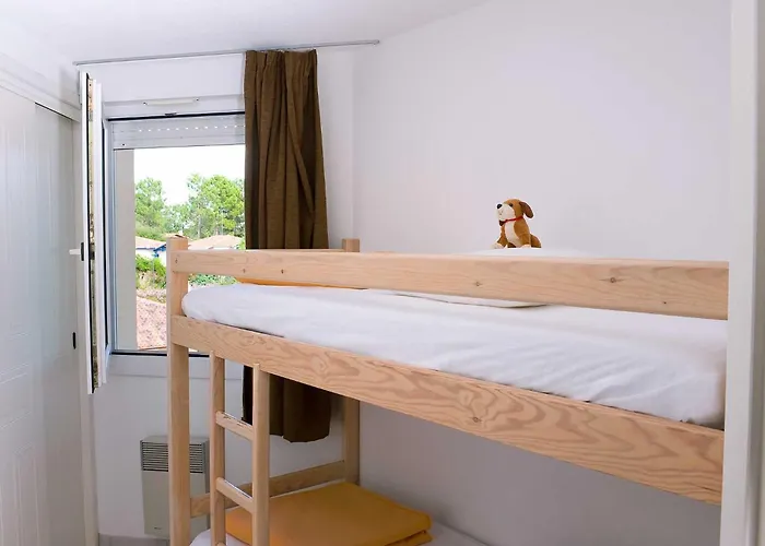 Madame De * Moliets-et-Maa